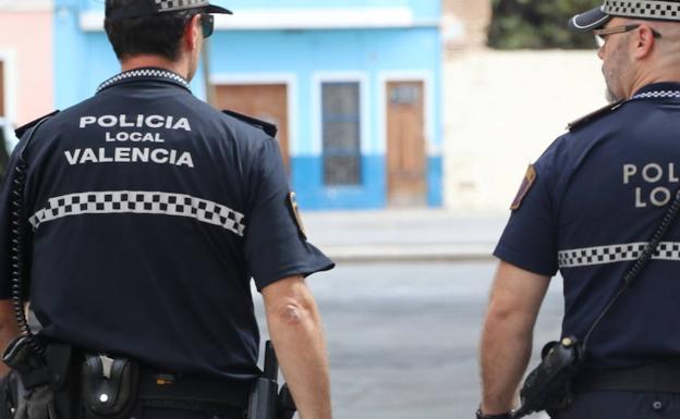 La Policía denuncia al primer bar en Valencia tras la entrada en vigor del decreto de cierre