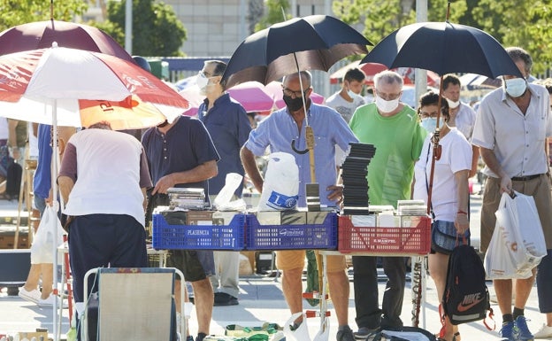 Valencia cierra el Rastro y los mercadillos