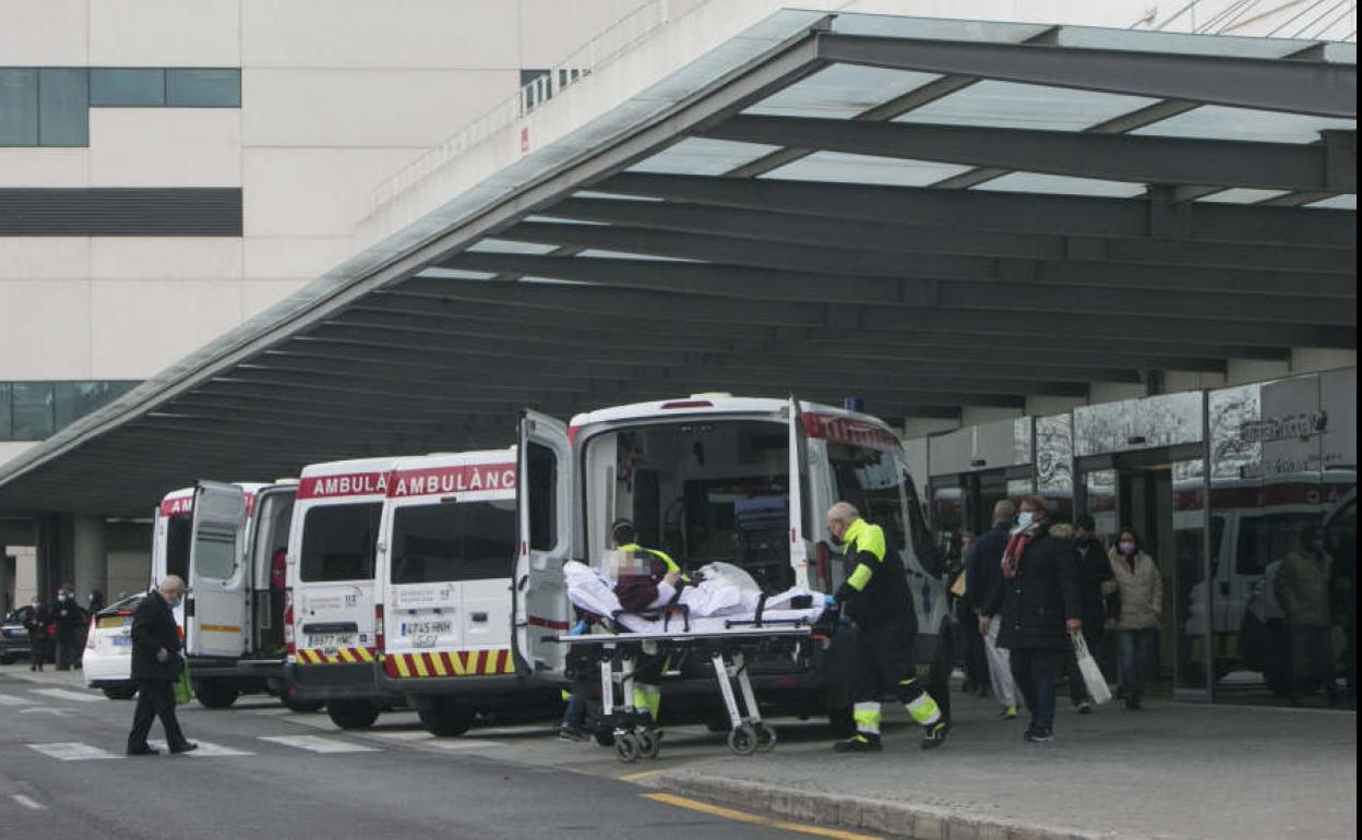 Acceso de Urgencias en el Hospital La Fe de Valencia.