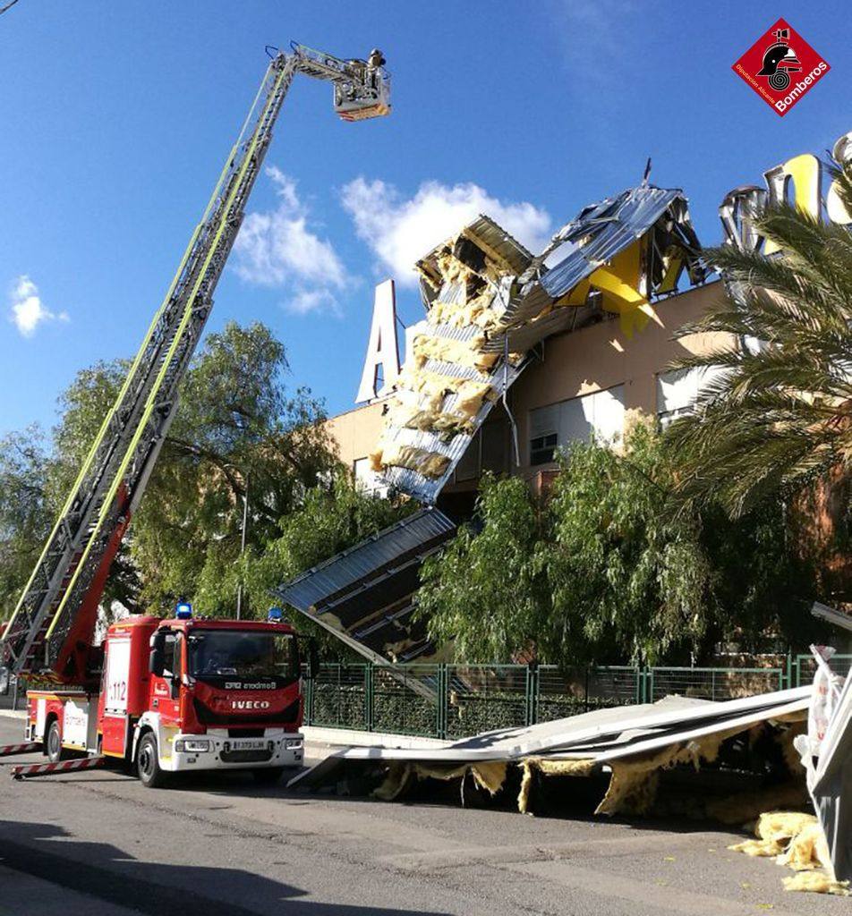 Fotos: &#039;Hortensia&#039; obliga a cerrar parques, jardines y cementerios y provoca incidentes debido a las fuertes rachas de viento