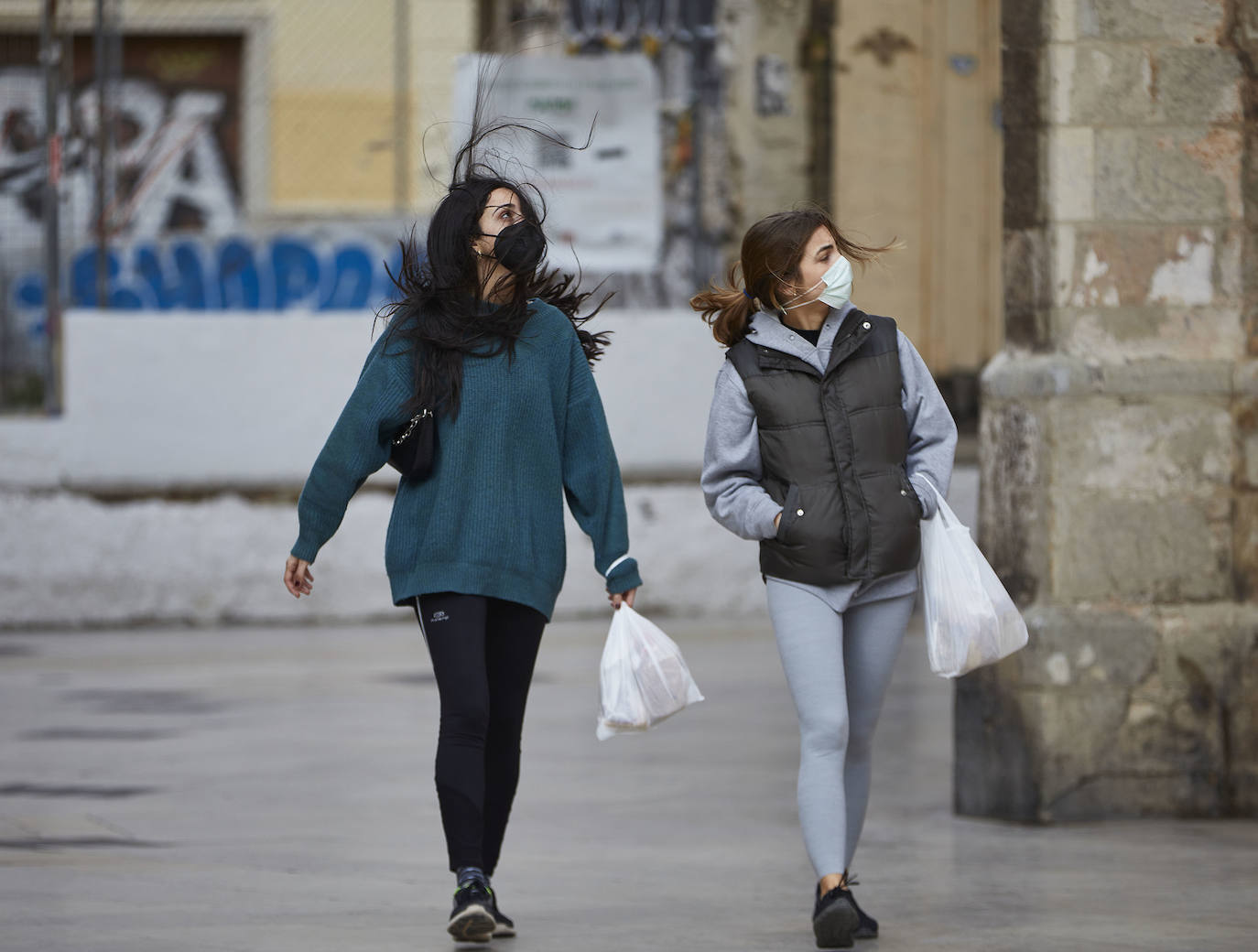 Fotos: &#039;Hortensia&#039; obliga a cerrar parques, jardines y cementerios y provoca incidentes debido a las fuertes rachas de viento