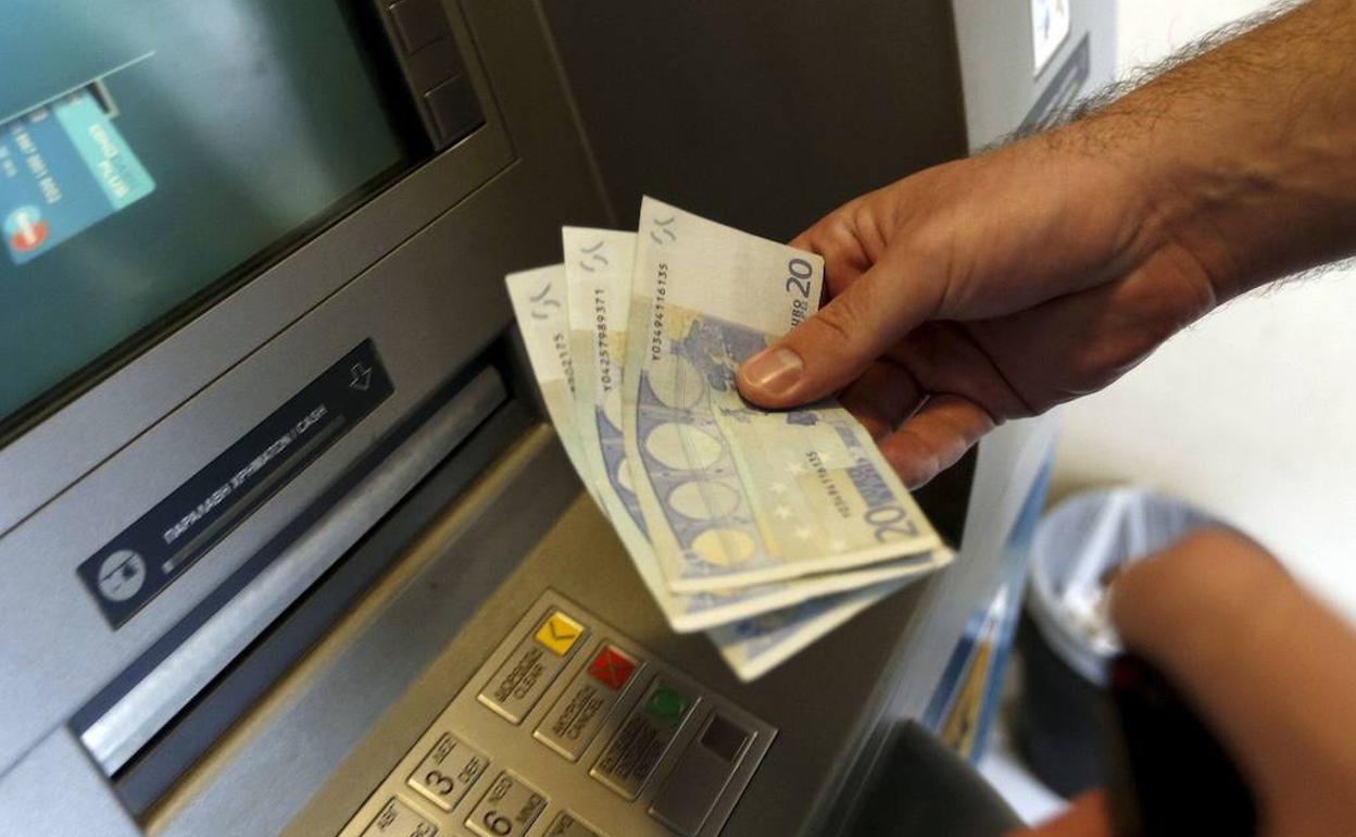 Detenidas ocho mujeres en Valencia que robaban las cartillas a personas mayores tras cobrar las pensiones