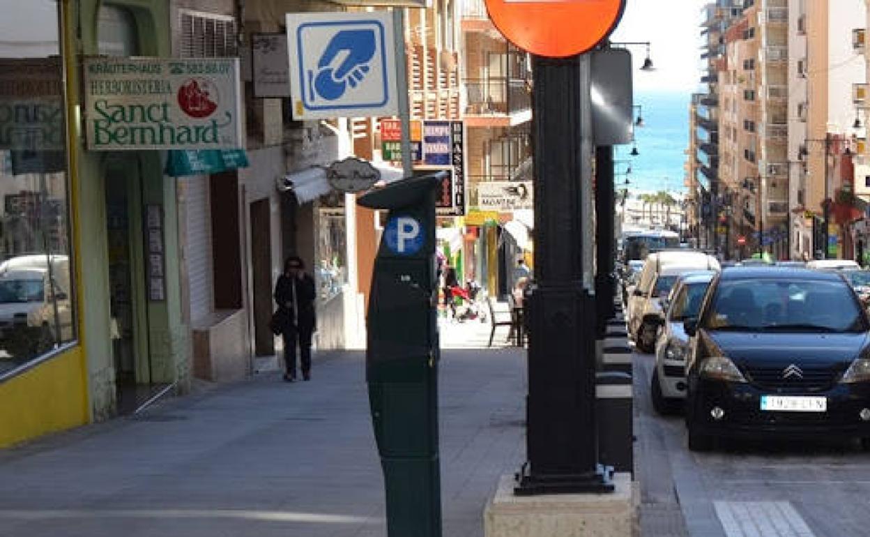 Parquímetro situado en una céntrica calle de Calp.