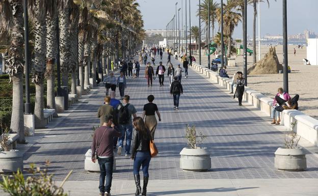 La policía reforzará los controles en la Malvarrosa y la Patacona ante el cierre perimetral de Valencia