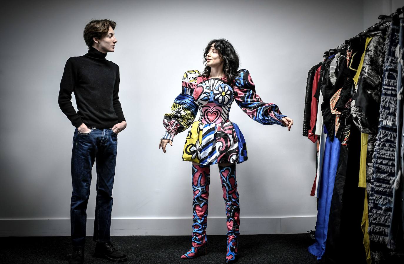 Seis semanas después de su primer encuentro digitalizado, la pasarela parisina reabre sus puertas en un encuentro virtual donde más de 70 marcas presentan hasta el próximo domingo sus propuestas para hombre para la temporada otoño-invierno 2021/2022 en una plataforma de vídeos en línea.