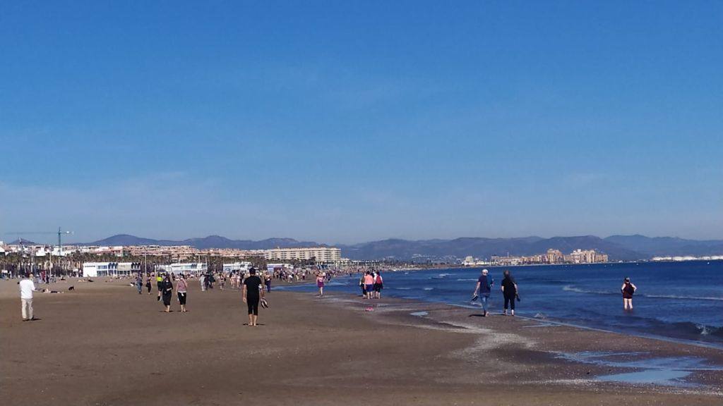 Fotos: Jornada de calor y playa en pleno enero en Valencia