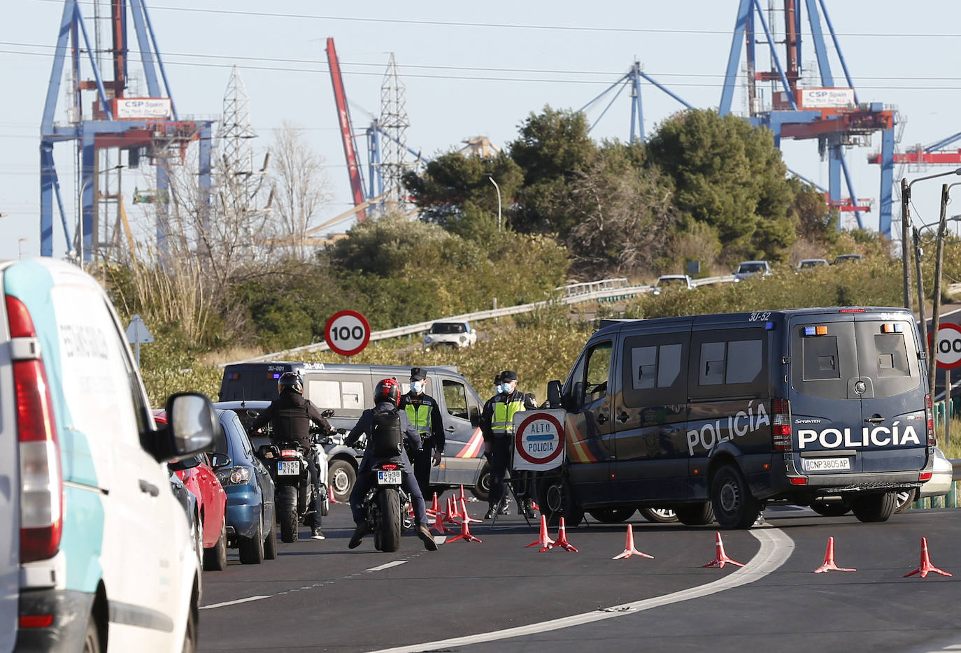 El cierre perimetral de Valencia ha estado blindado por controles policiales durante todo el fin de semana.