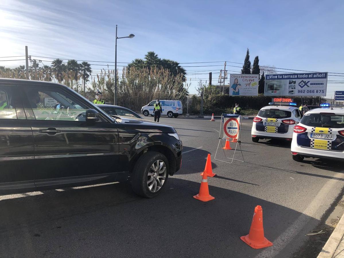 Fotos: Atascos en Valencia antes del cierre perimetral de la ciudad