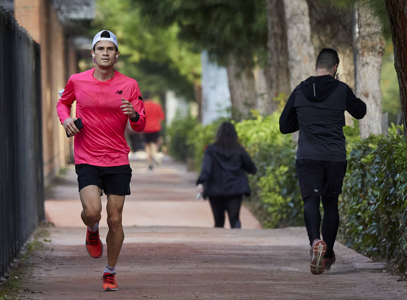 La mascarilla para correr será obligatoria a partir del lunes para hacer deporte al aire libre.