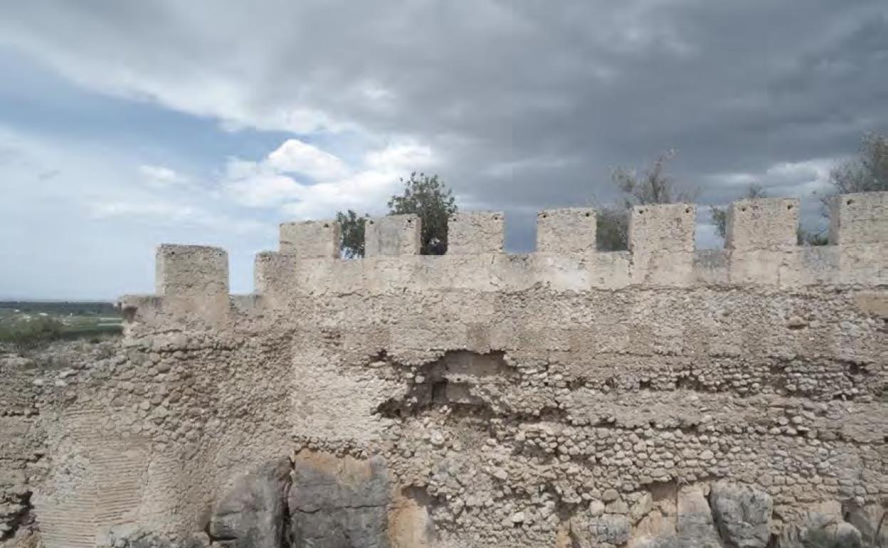 Muralla del Castillo de Cobera. 