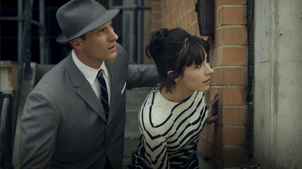 'MISS FISHER’S MODERN MURDER MYSTERIES' | Plataforma:Fox Live. Fecha: 4 de febrero. Sinopsis: En 1964, Peregrine Fisher, pasa de tener una vida solitaria e insatisfactoria en una pequeña ciudad, a una intrépida carrera como investigadora, apoyada por un grupo de mujeres notables que la ayudan a seguir los pasos de su famosa tía Phryne.