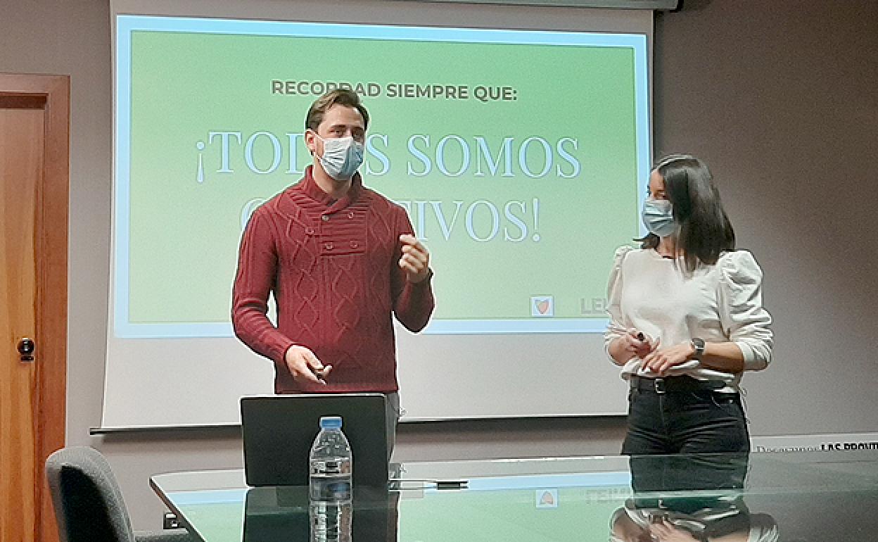 Los profesores Vázquez y Chilet, durante su intervención. 