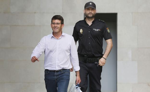 Rodríguez ordenó despedir a 30 personas por si eran del PP y poner «a los suyos»