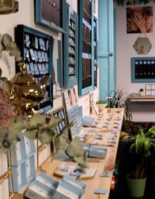 Imagen secundaria 2 - La pareja cuenta con otra tienda en Ciutat Vella, además de un local en Madrid, donde observan una clientela muy diferente a la valenciana 