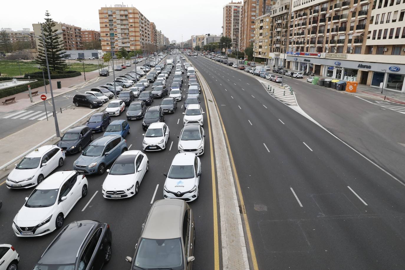 Atascos en el segundo fin de semana de cierre perimetral de Valencia