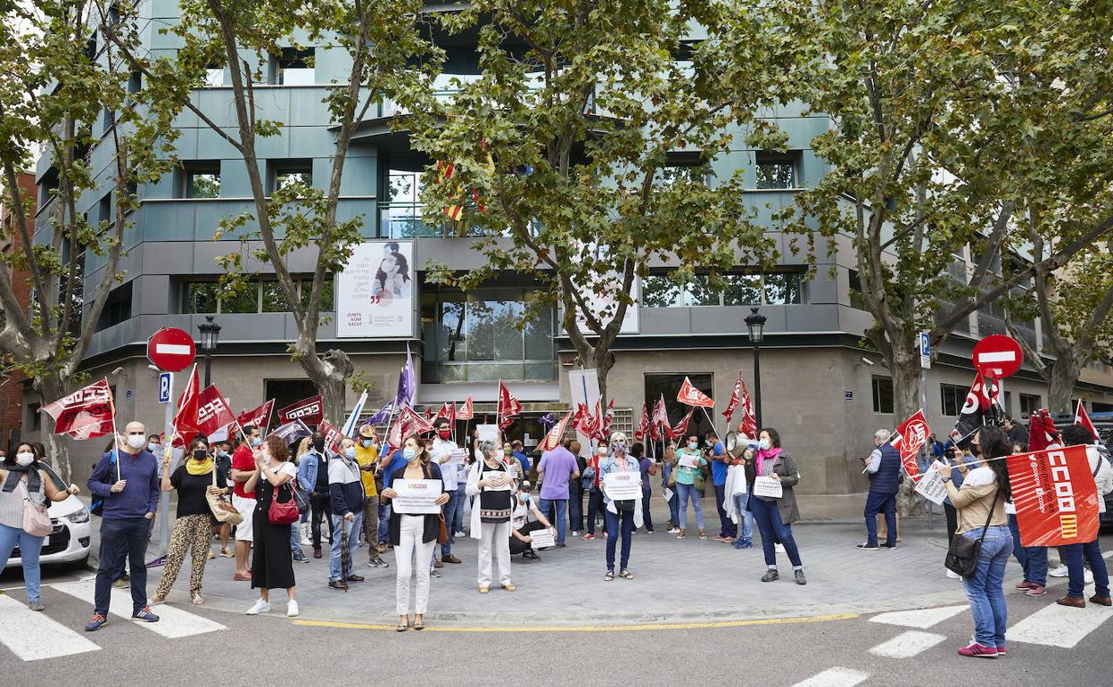 Protesta delante de la Conselleria de Sanidad. 