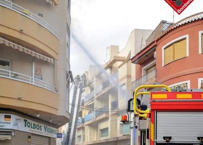 Imagen secundaria 1 - Pavoroso incendio en un piso en El Campello