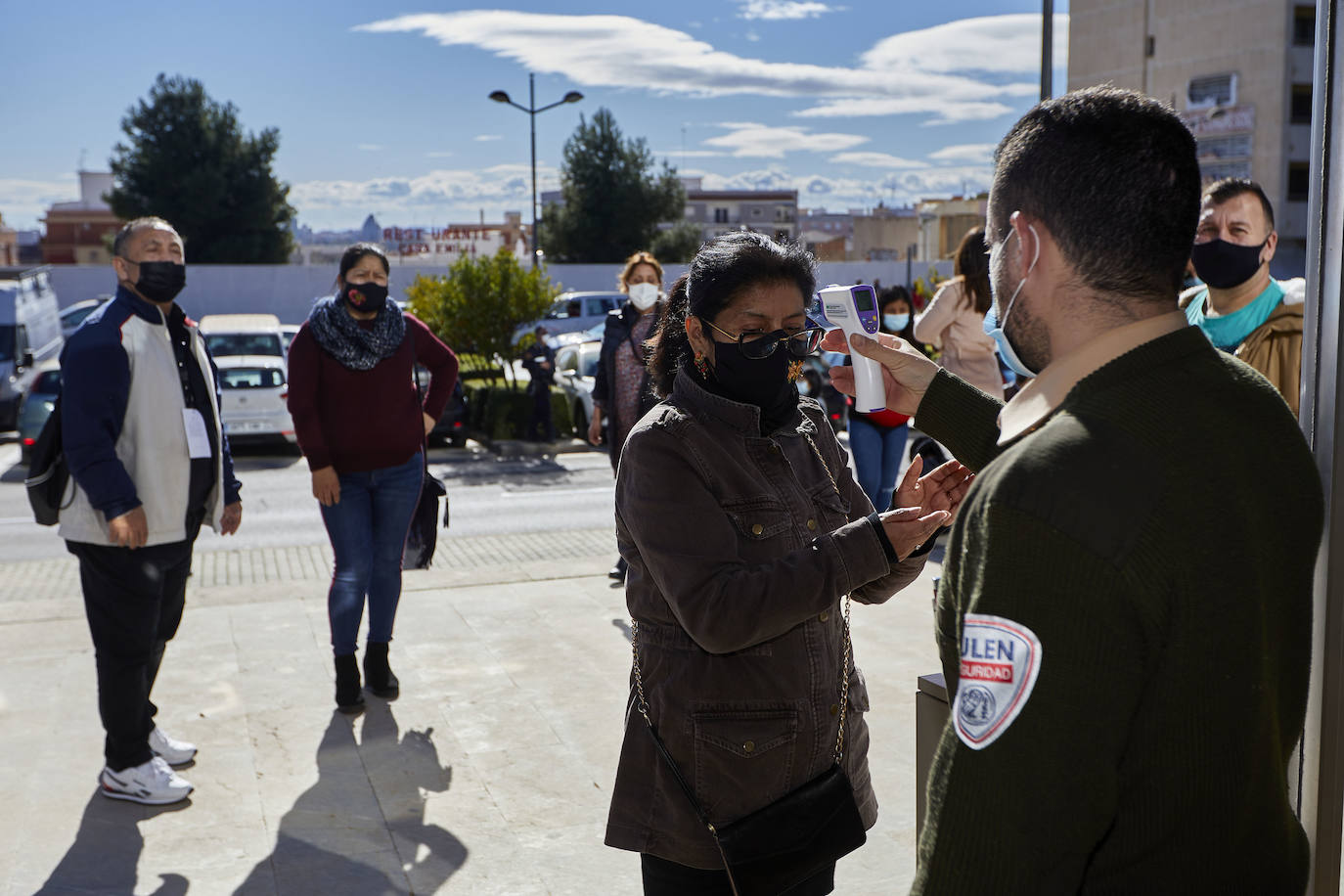 Fotos: Miles de ecuatorianos acuden a votar en Feria Valencia