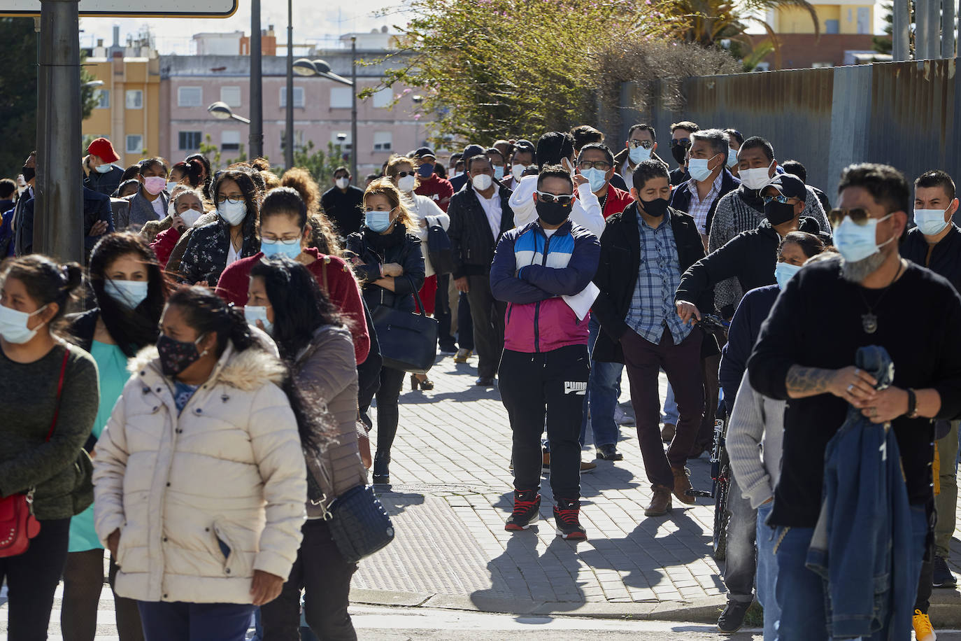 Fotos: Miles de ecuatorianos acuden a votar en Feria Valencia