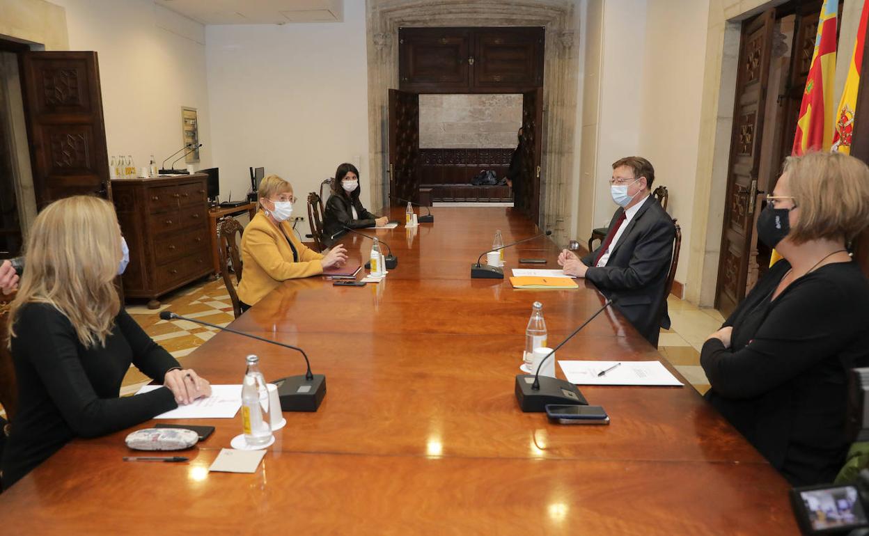 El presidente Ximo Puig y la consellera de Sanidad, Ana Barceló, en un momento de la reunión.