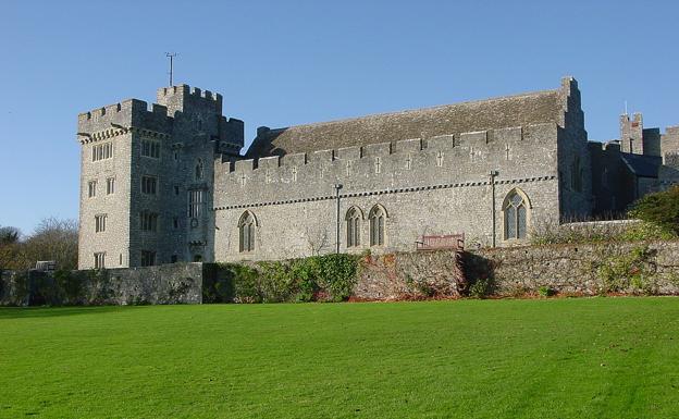 Imagen principal - Colegio Princesa Leonor: Así es el Atlantic College, el castillo en el que estudiará la princesa Leonor en Gales