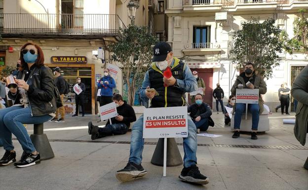 Los bares redoblan su pulso contra el Consell