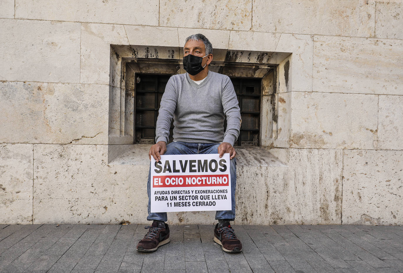 Fotos: El sector de la hostelería de la Comunitat protesta en Valencia para rechazar la prórroga del cierre y exigir un plan de rescate