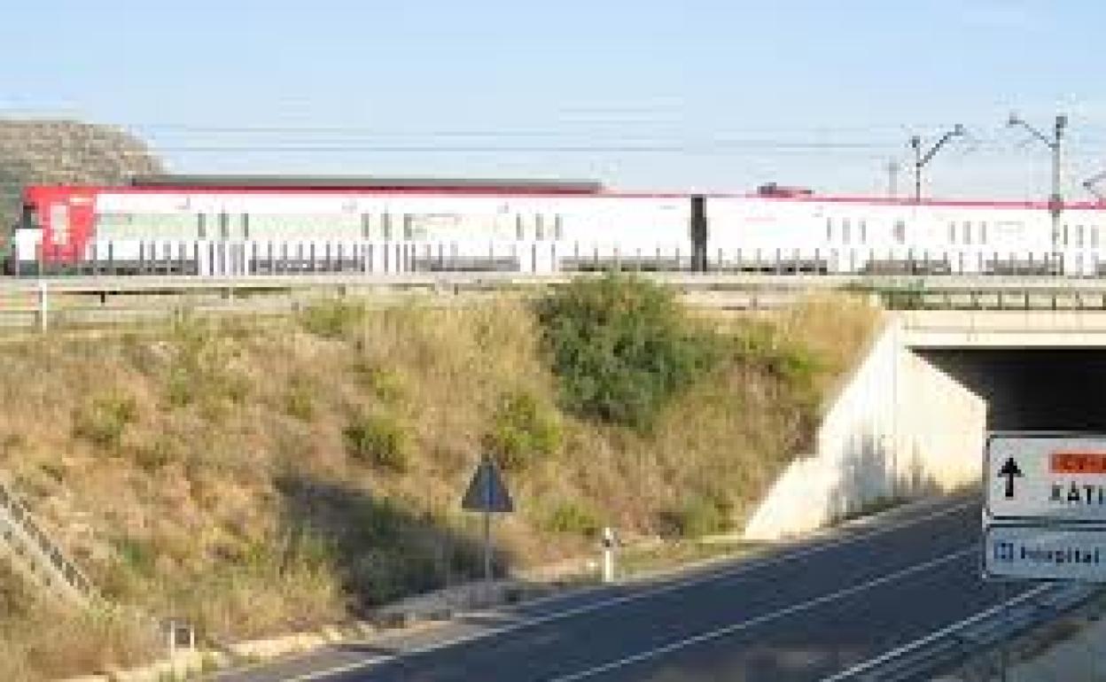 Tren de Cercanías de la línea C2 Valencia-Xàtiva. 