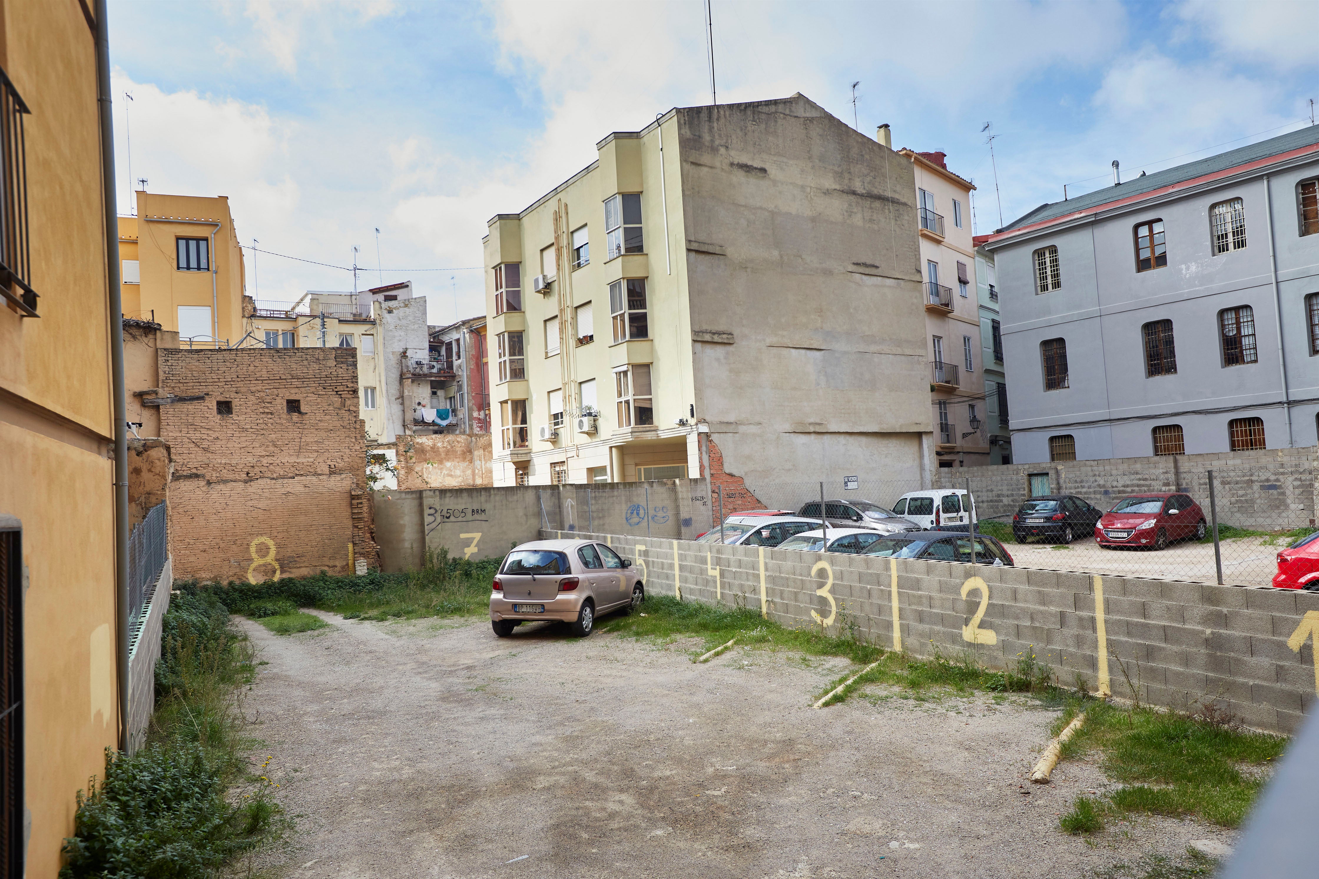 Solares en Ciutat Vella. 