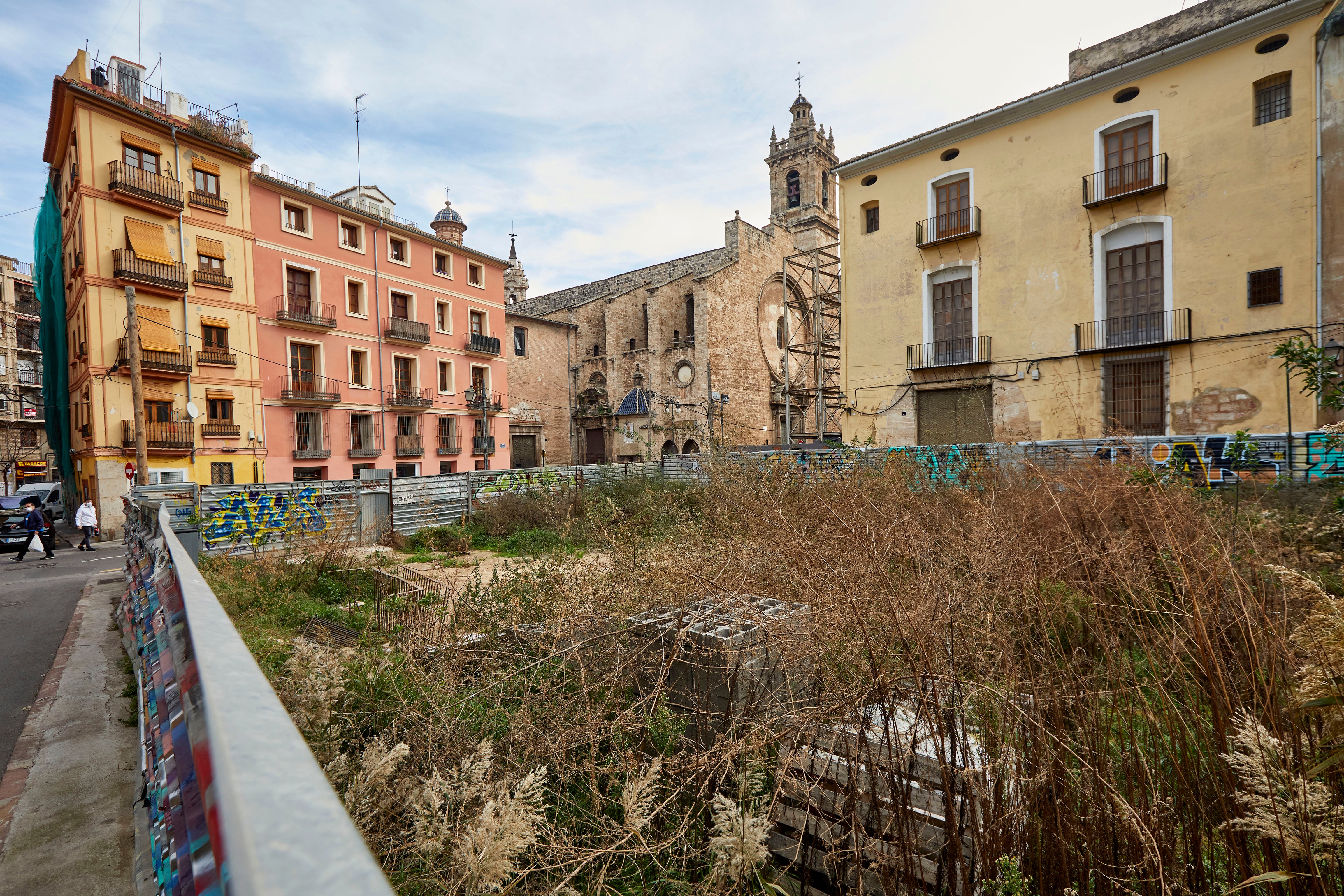 Solares en Ciutat Vella. 