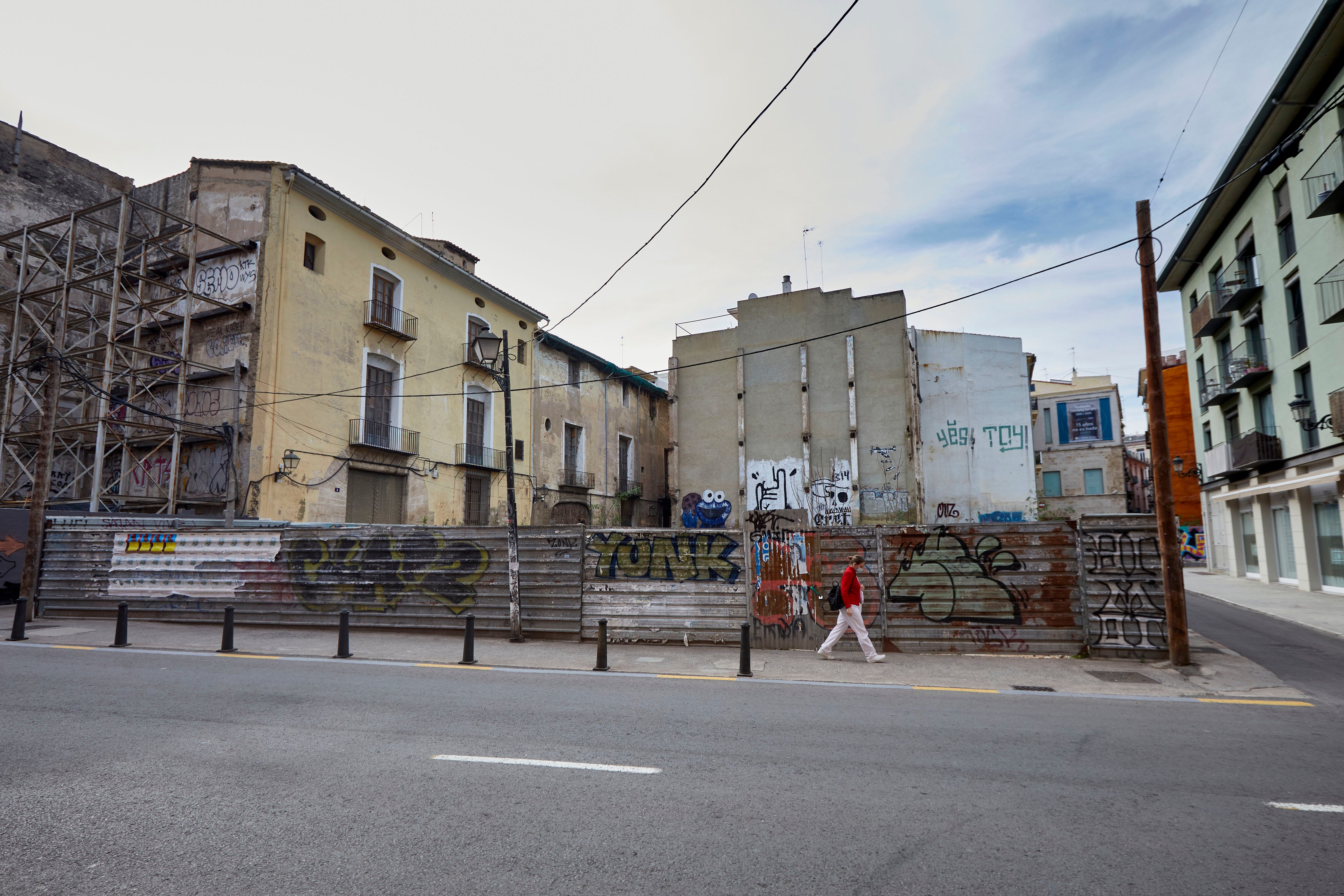 Solares en Ciutat Vella. 