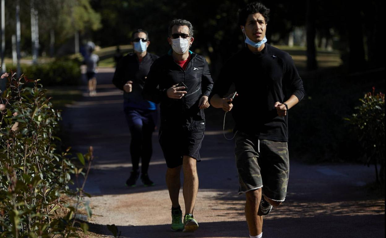 Hasta el 1 de marzo es obligatorio hacer ejercicio con la mascarilla puesta.