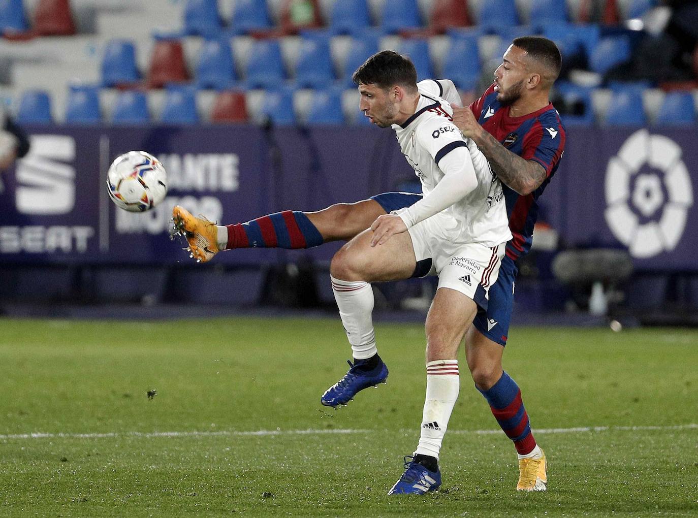 Fotos: El Levante - Osasuna, en imágenes