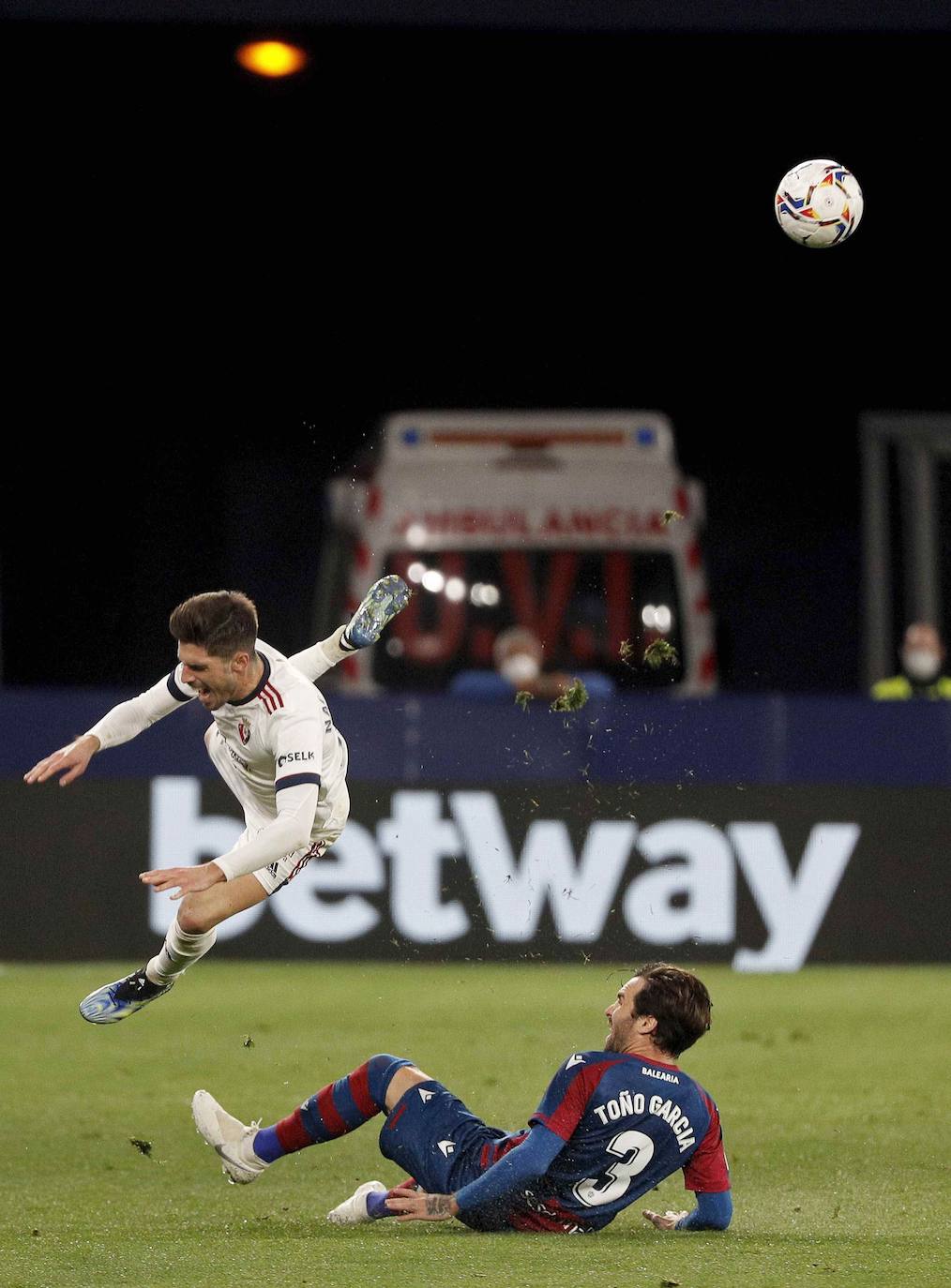 Fotos: El Levante - Osasuna, en imágenes