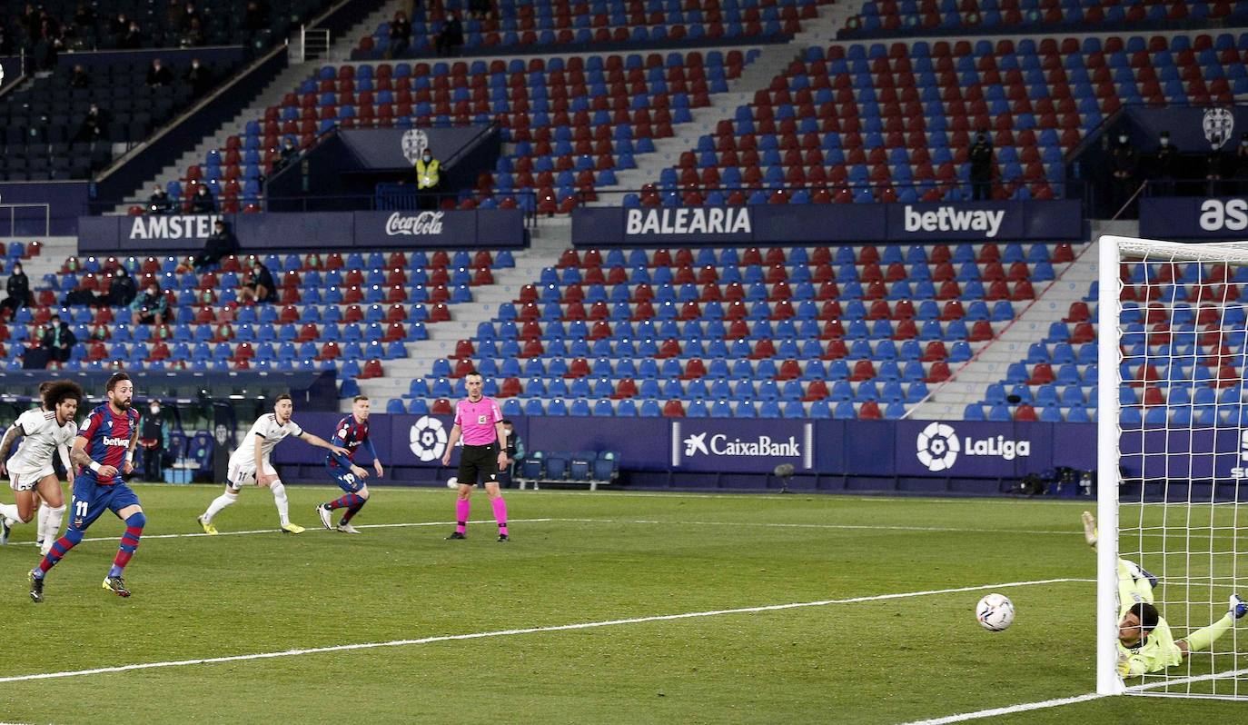 Fotos: El Levante - Osasuna, en imágenes