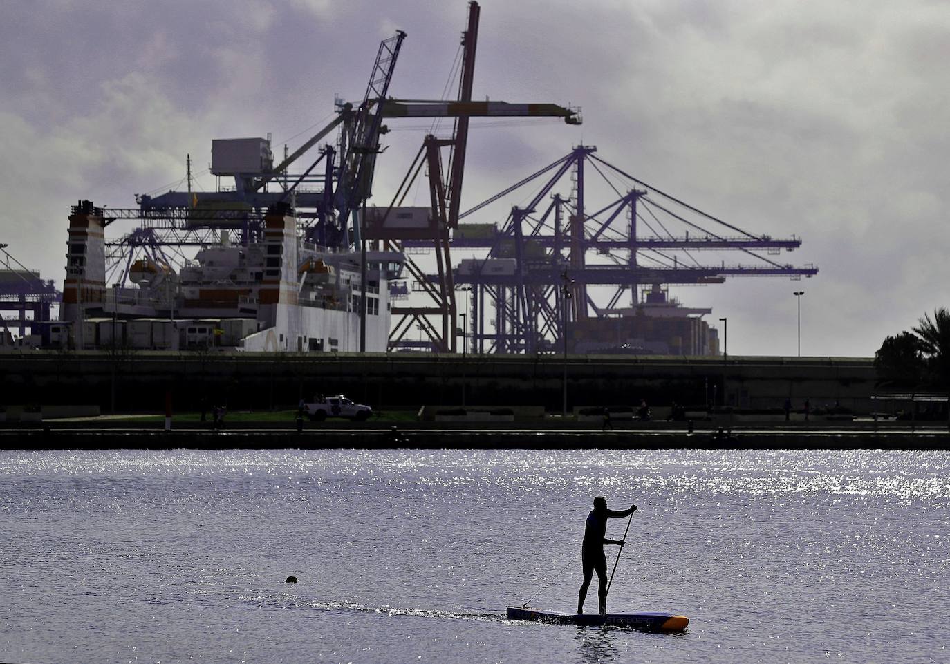 Las bicis toman el antiguo cauce y los paseos, la Malvarrosa