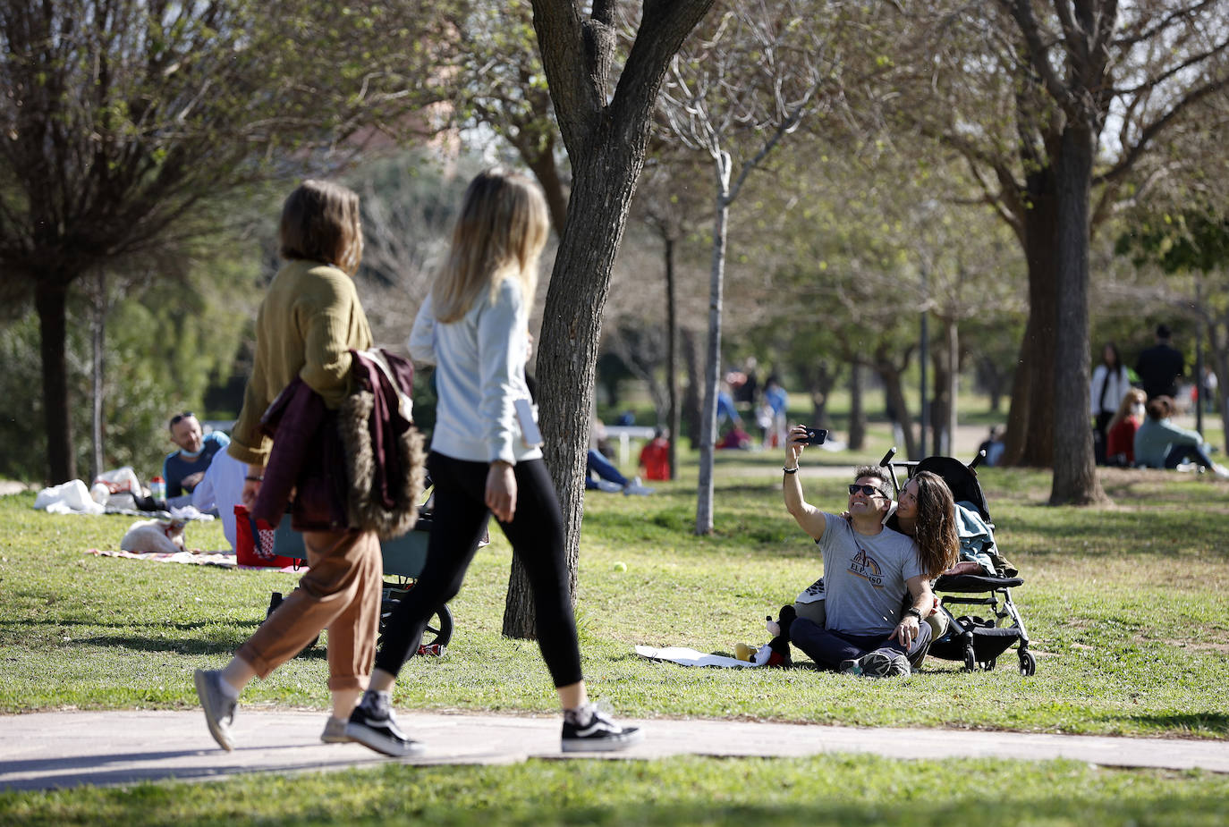 Las bicis toman el antiguo cauce y los paseos, la Malvarrosa
