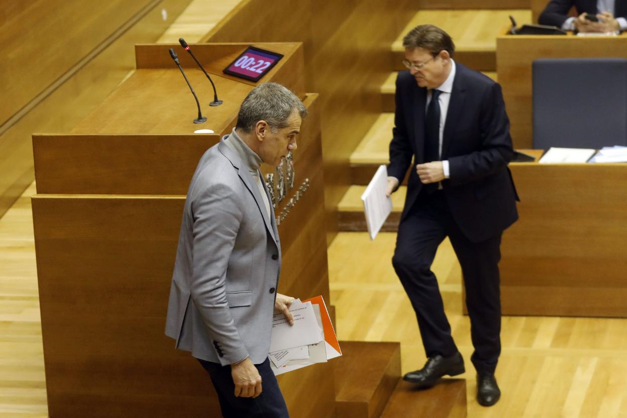 El presidente de la Generalitat, Ximo Puig, se cruza con el líder de Ciudadanos, Toni Cantó. irene marislla