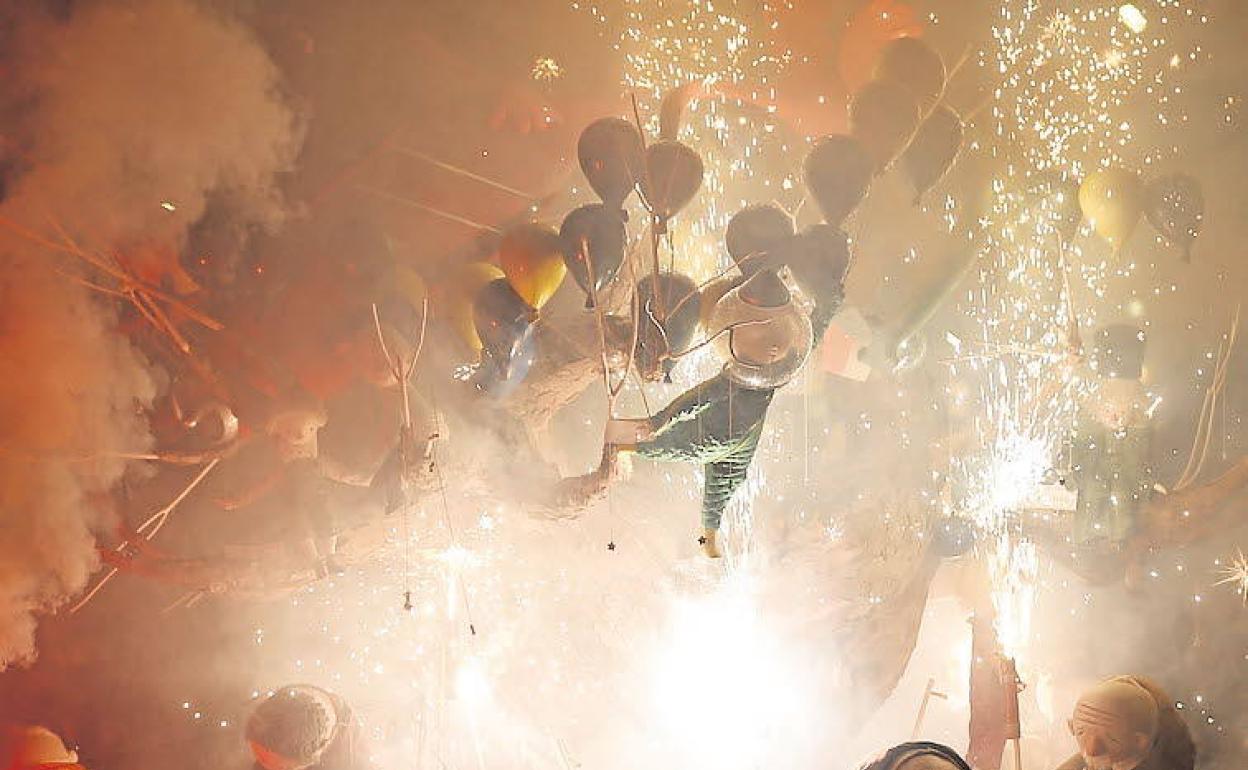 Cremà de una falla en Valencia. 