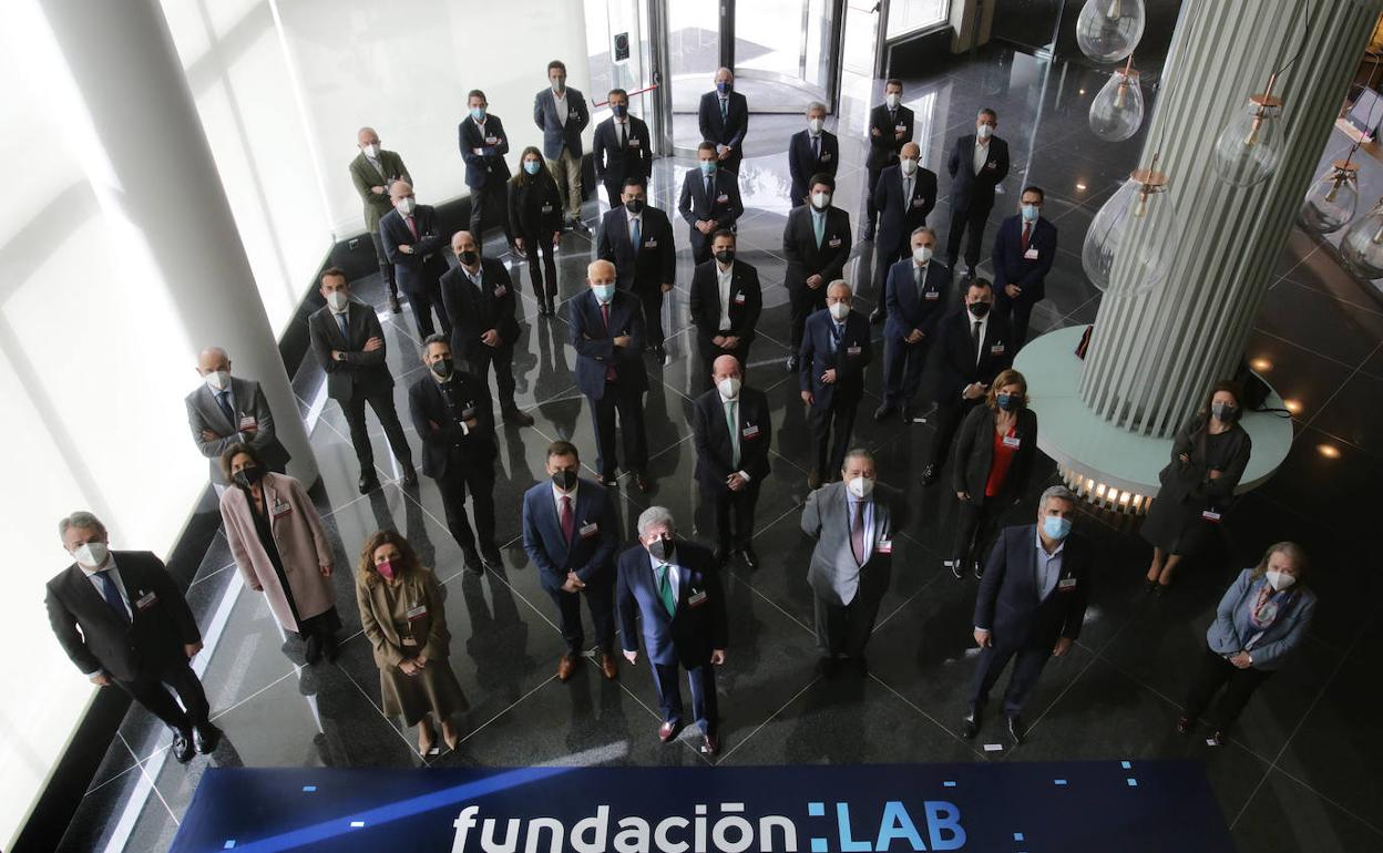 Miembros de AVE y la Fundación LAB. 