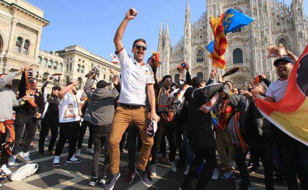 Aficionados valencianistas en Milán