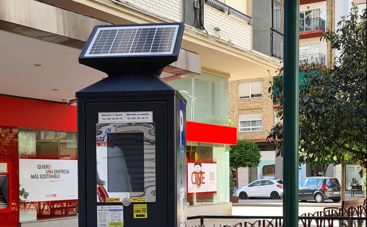 Alzira incorpora nuevos parquímetros para poder pagar con tarjeta