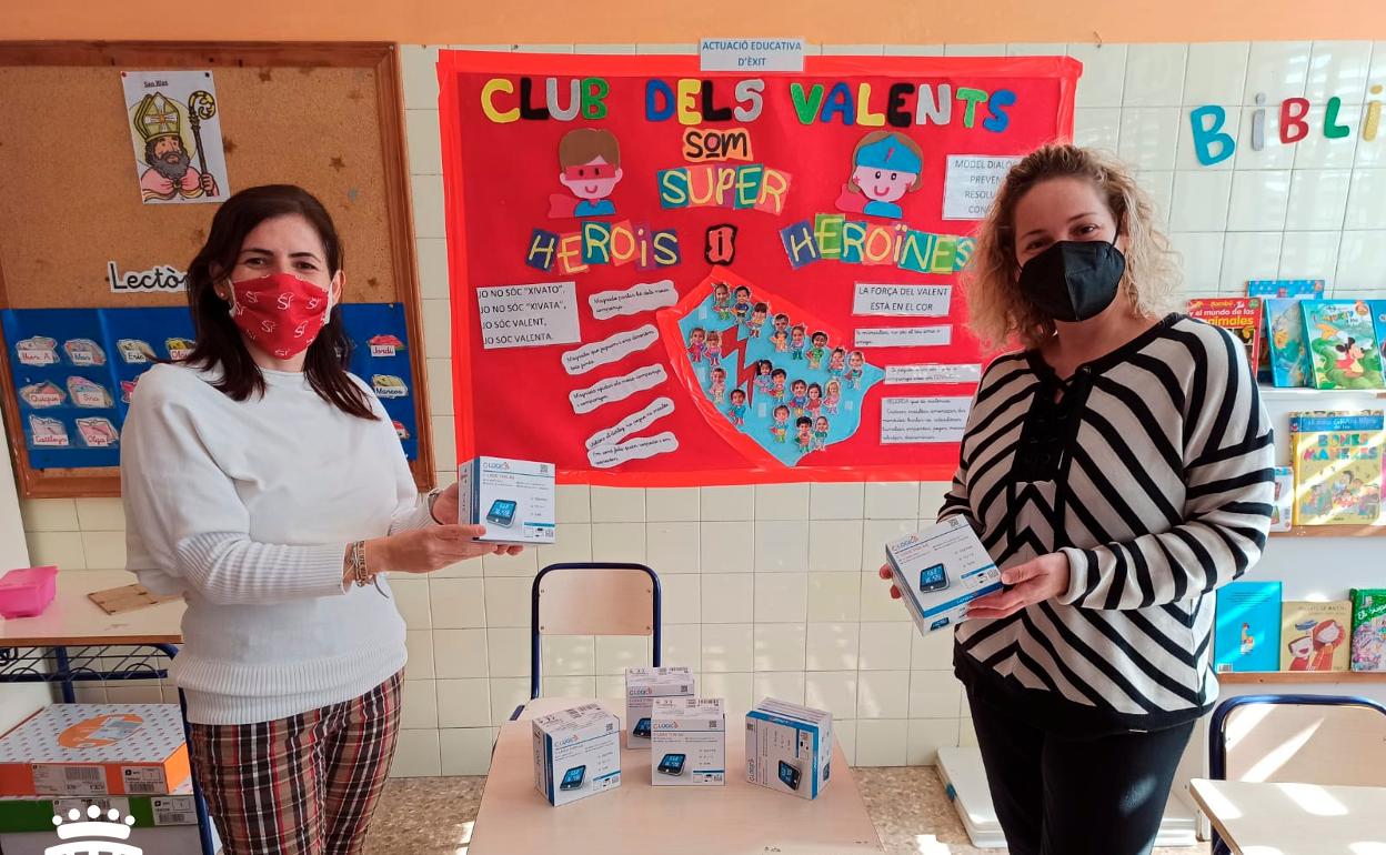 Uno de los centros educativos de Guadassuar donde se han entregado los medidores. 