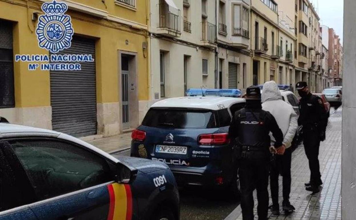 Dos detenidos en Alcoy tras atacar con una katana a unos vendedores de droga