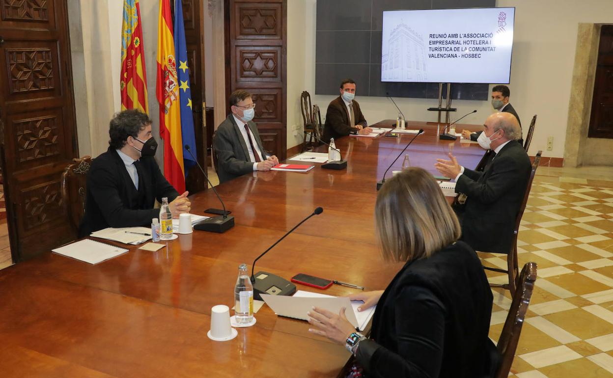 El encuentro mantenido ayer entre Ximo Puig y representantes de Hosbec. 