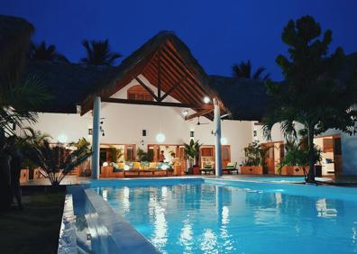 Imagen secundaria 1 - Piscina y terraza de Villa Montaña. 