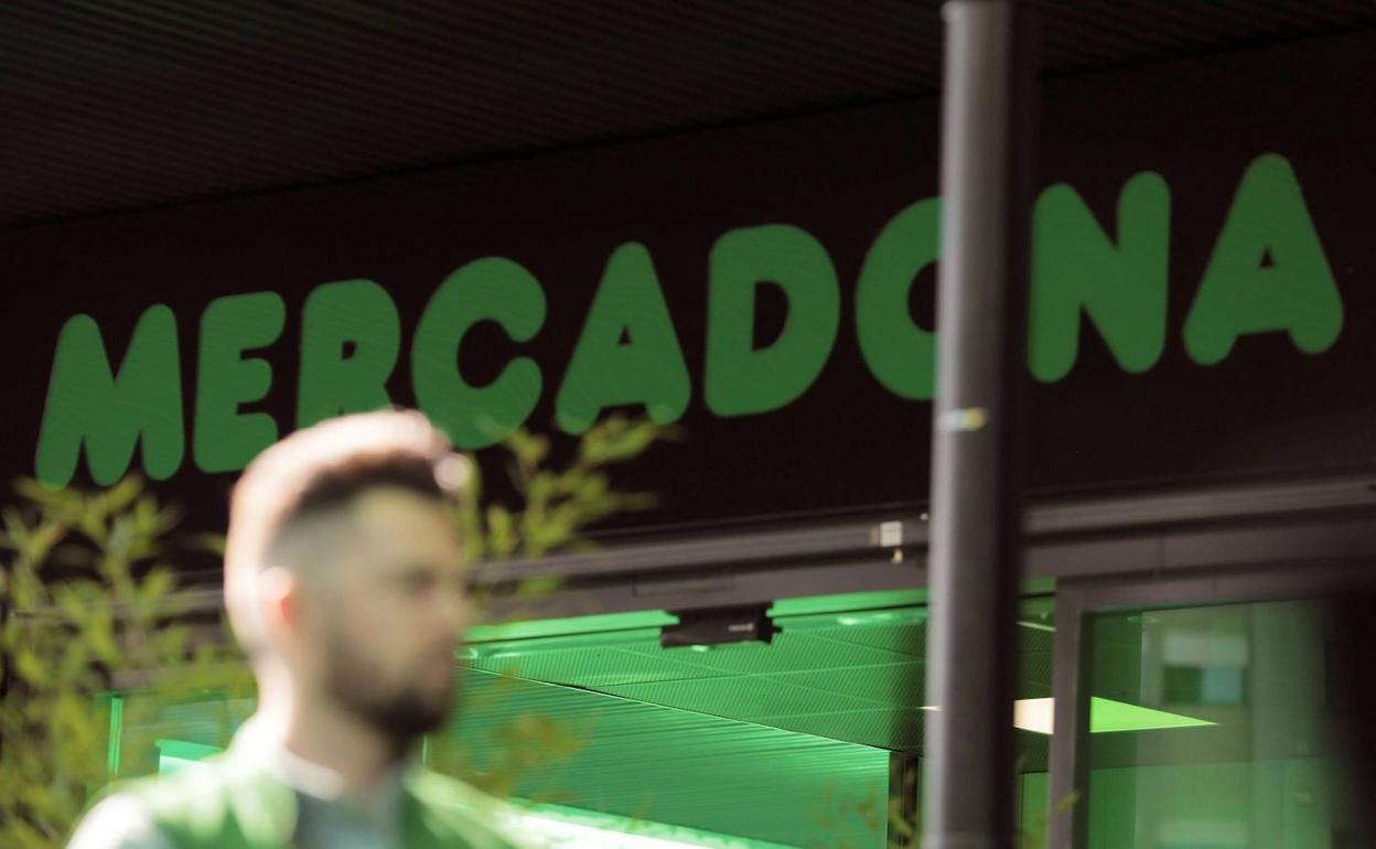 Mercadona negocia la venta de 30 supermercados a un fondo israelí