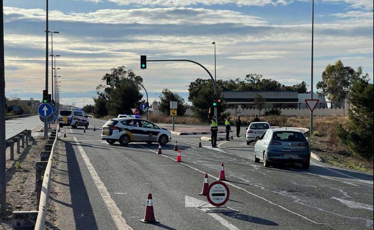 Controles policiales en los accesos a Alicante. 