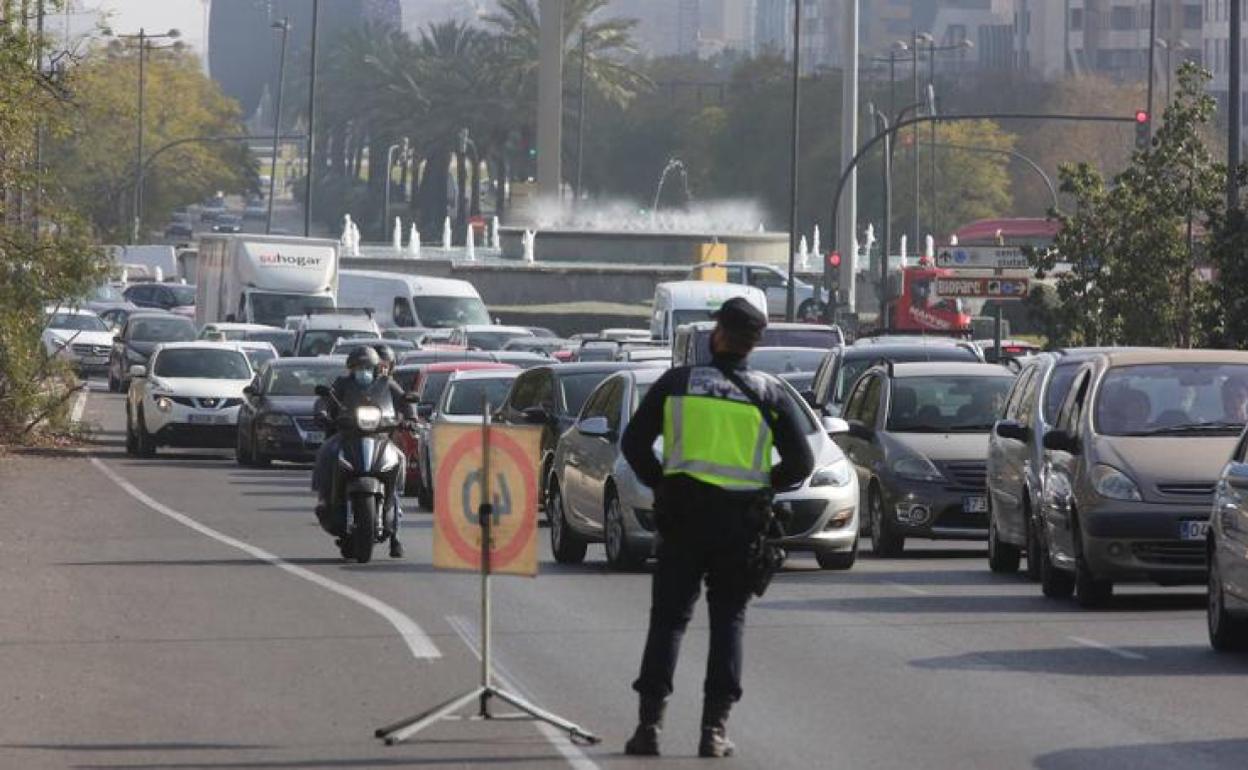 Un control policial en Valencia.