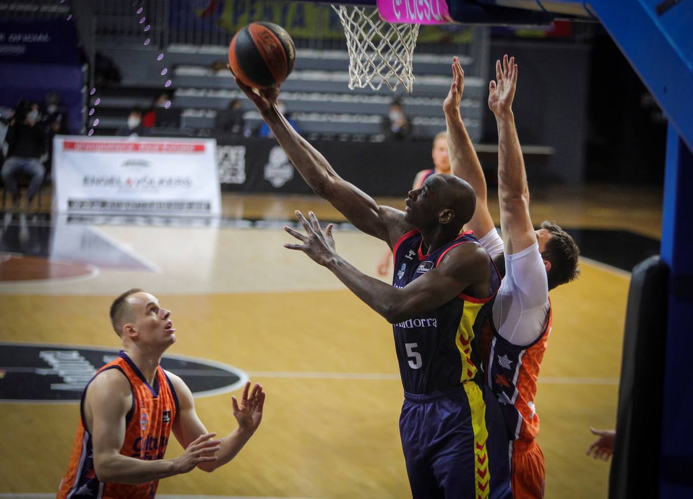 Fotos: Las mejores imágenes del Morabanc Andorra-Valencia Basket